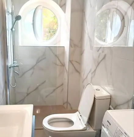 Ovi 2 * Тирана